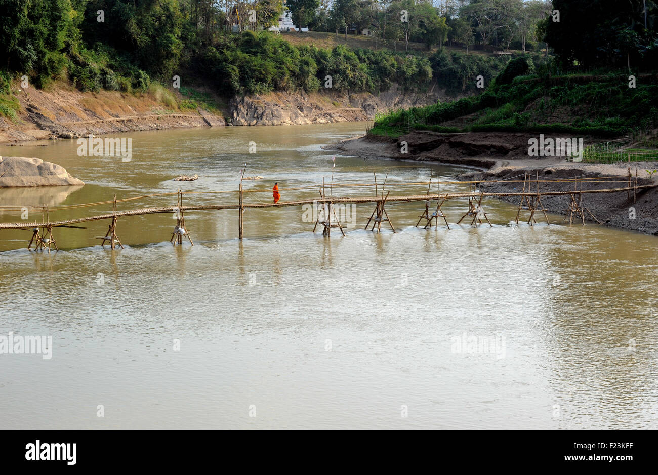 Bambus Brücke über den Fluss Nam Khan, Luang Prabang, Laos Stockfoto