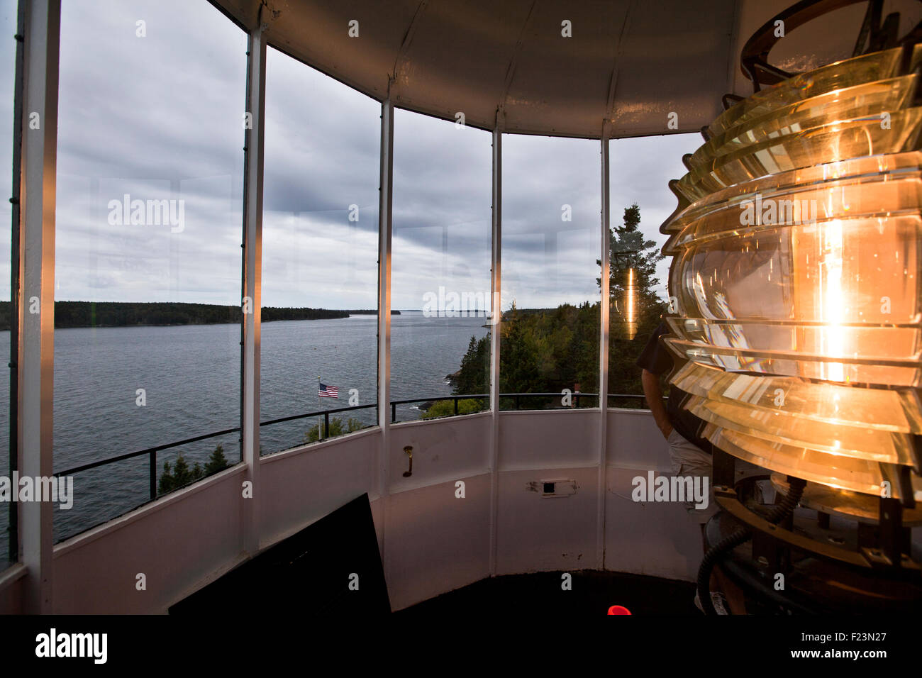 Vierte Ordnung Fresnel-Linse beleuchtet innerhalb der Eulen Kopf Licht Station in Eulen Kopf Maine Stockfoto