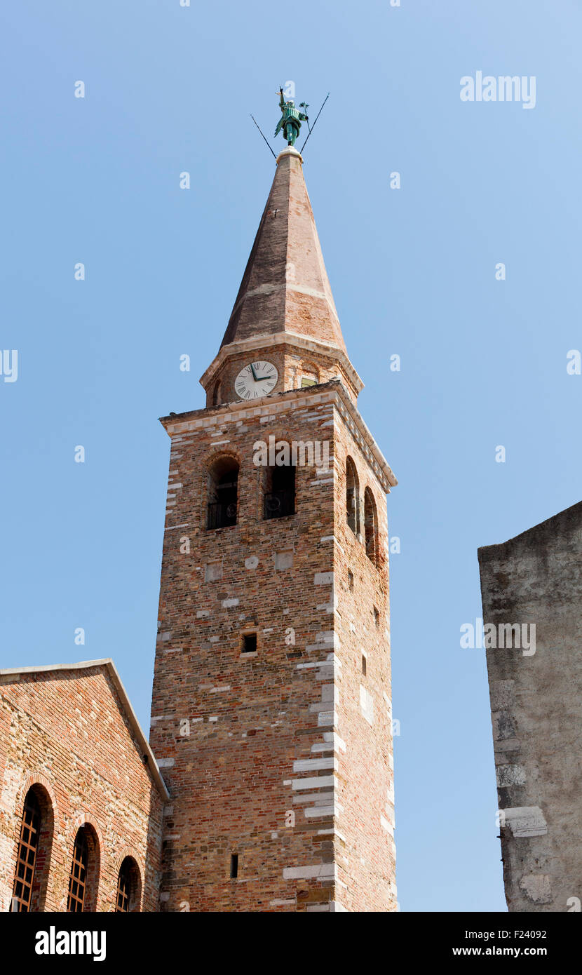 Glockenturm einer Kirche, Triest Stockfoto