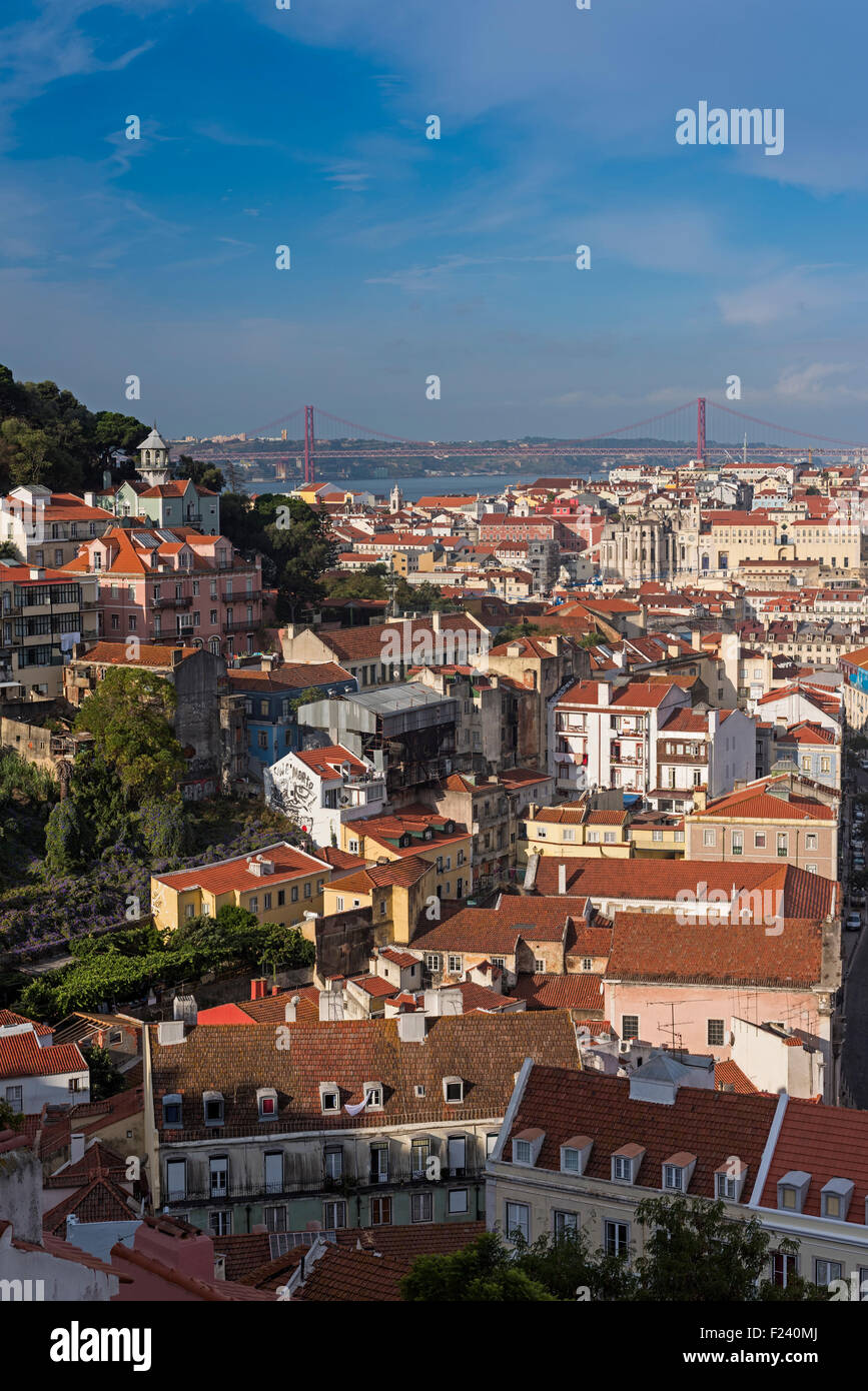 Blick auf die Stadt bis 25 April Brücke Lissabon Portugal Stockfoto