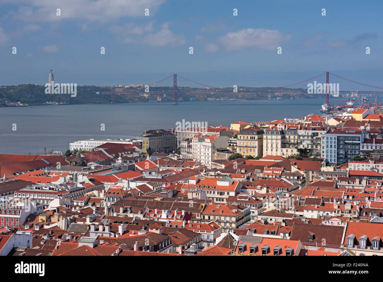Blick auf die Stadt, Brücke und Cristo Rei Statue Lissabon Portugal Stockfoto