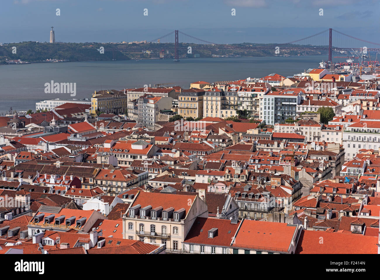 Blick auf die Stadt, Brücke und Cristo Rei Statue Lissabon Portugal Stockfoto