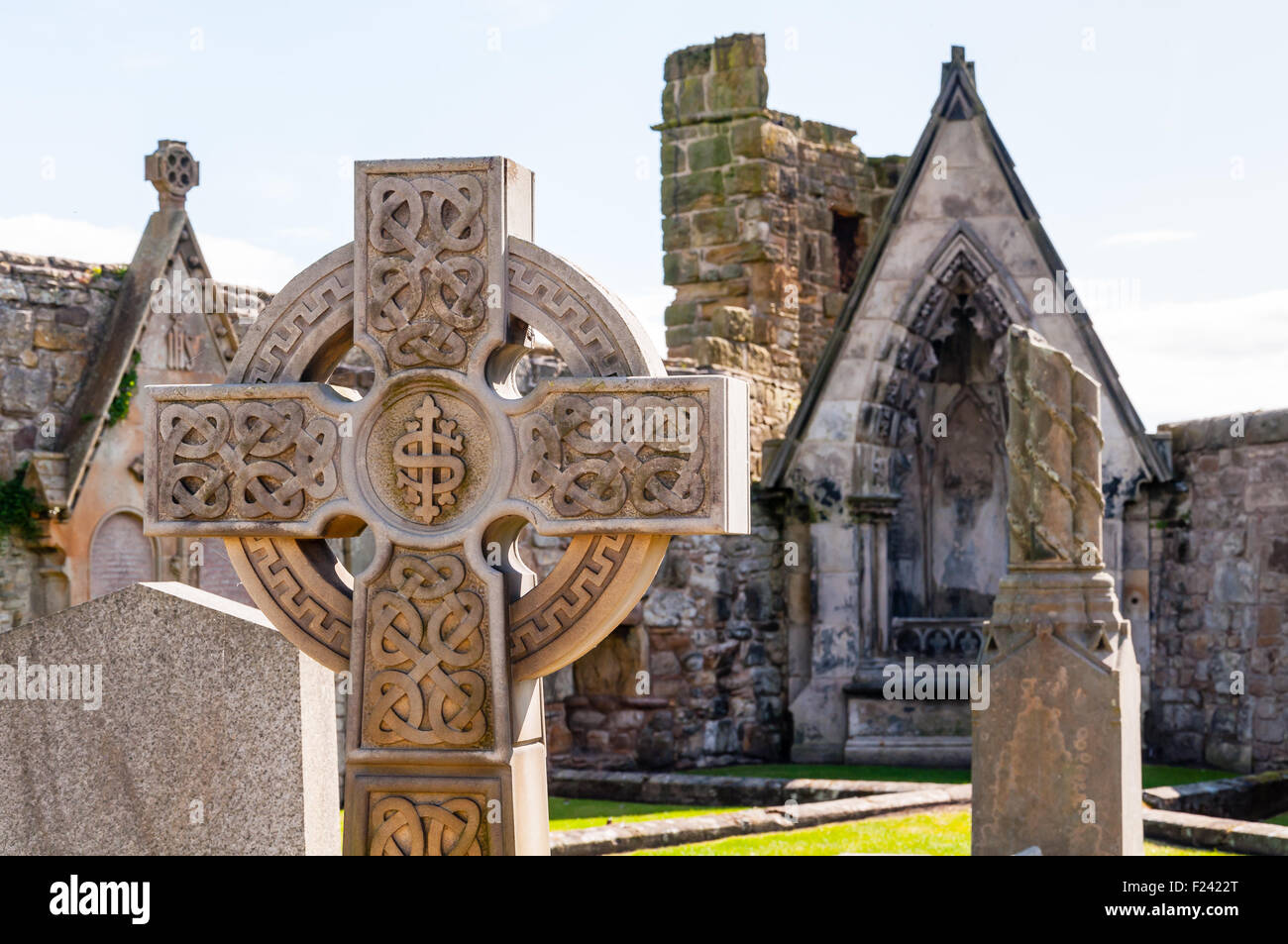 Keltisches Kreuz auf einem Friedhof in St. Andrews, Schottland Stockfoto