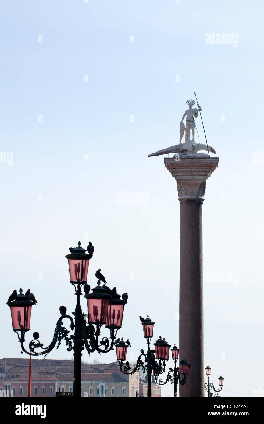 Foto von St. Theodore auf Spalte, Venedig Stockfoto