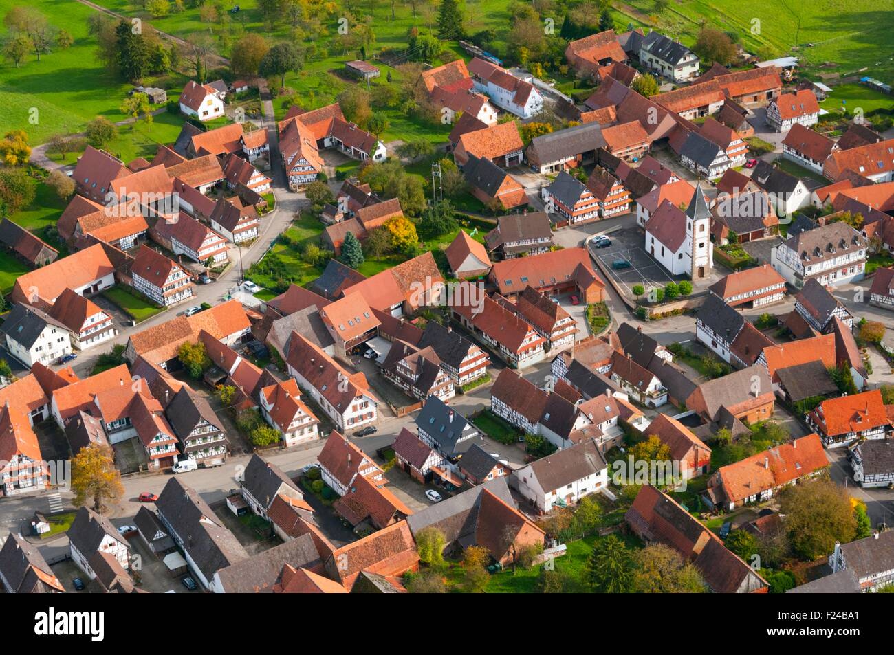 Frankreich, Bas Rhin (67), Dorf Hunspach, zum schönsten französischen Dorf gewählt (Luftaufnahme) Stockfoto