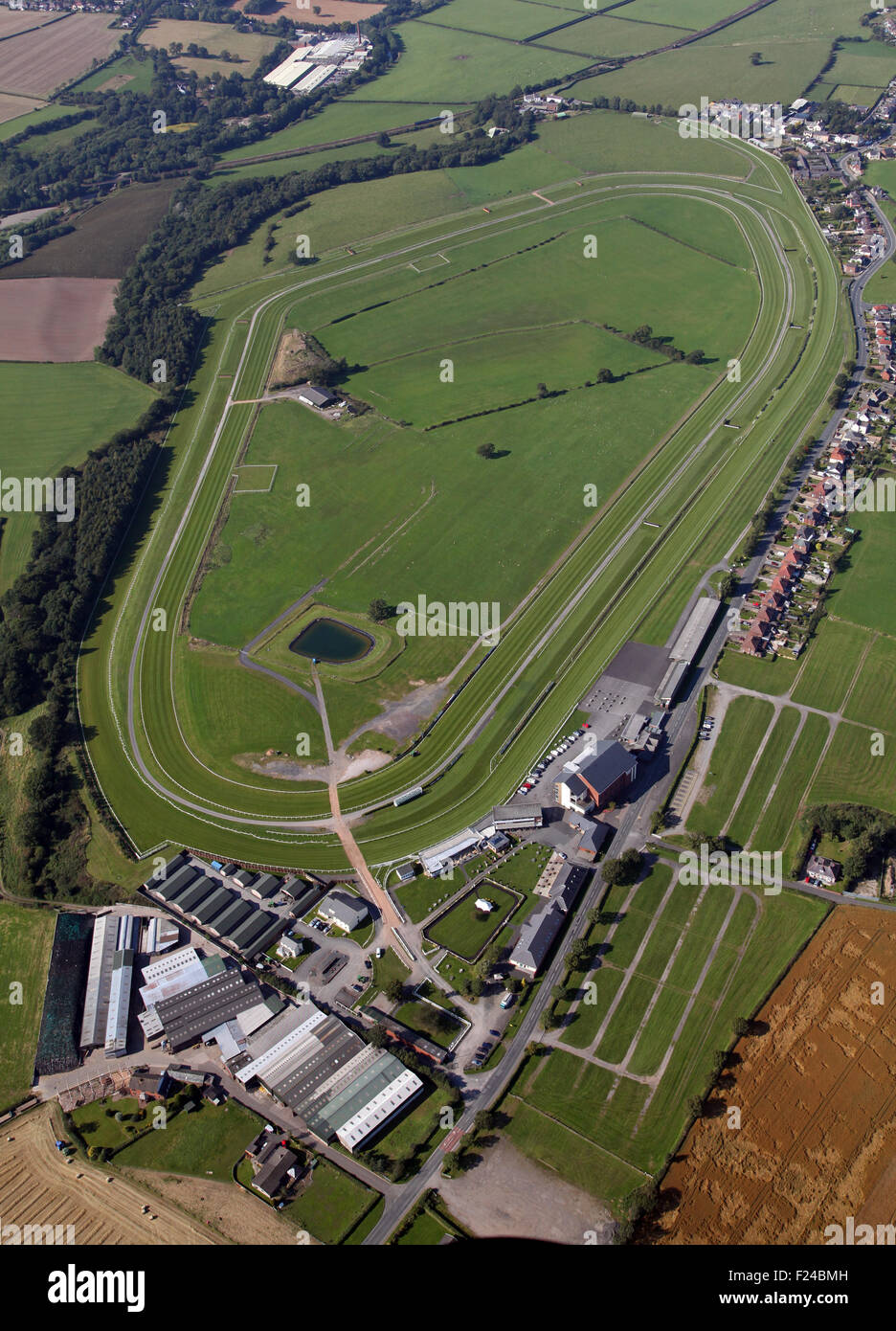 Luftaufnahme von Carlisle Pferderennbahn in Cumbria, National Hunt Pferderennen Track, Cumbria, Großbritannien Stockfoto