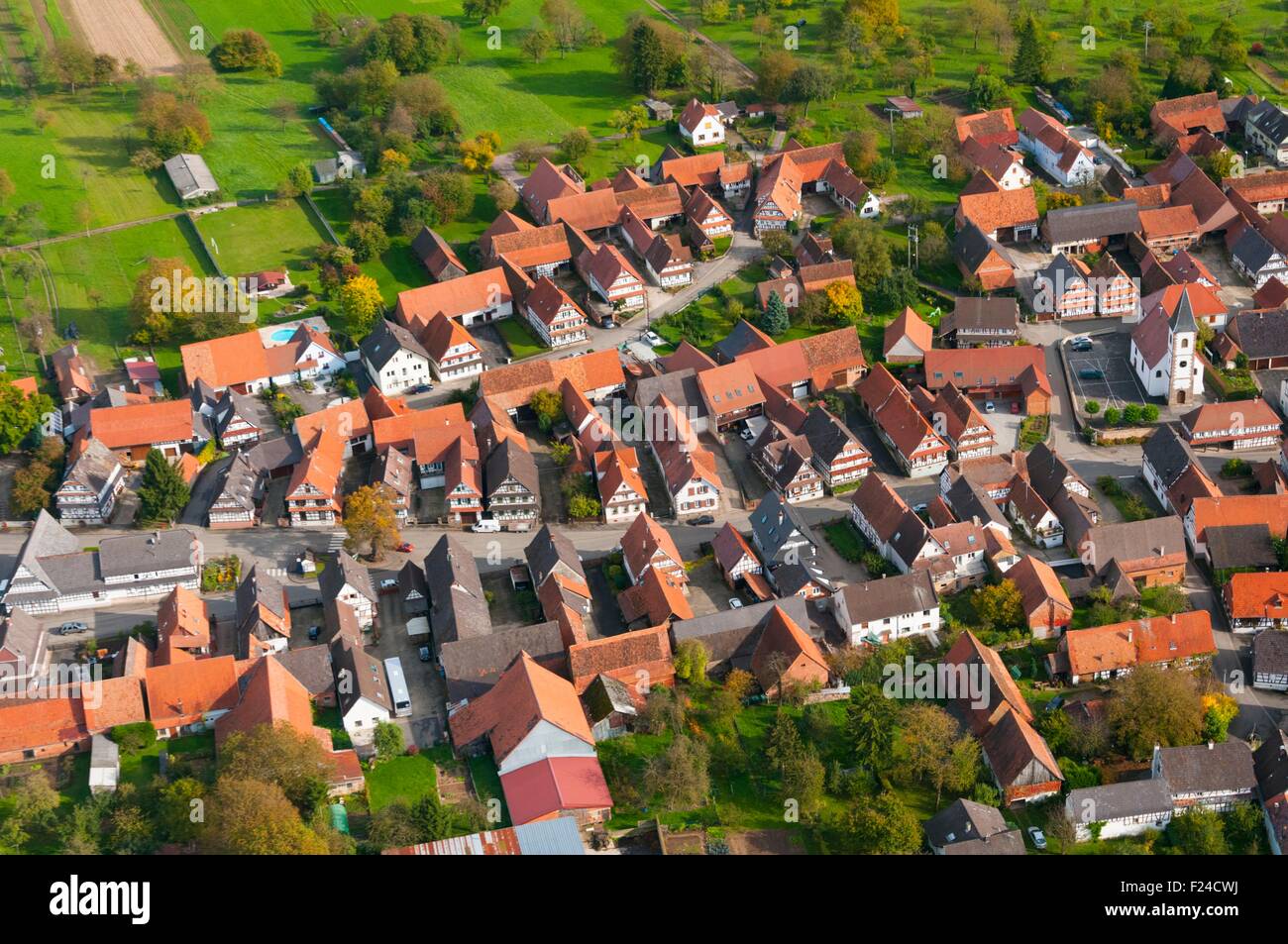 Frankreich, Bas Rhin (67), Dorf Hunspach, zum schönsten französischen Dorf gewählt (Luftaufnahme) Stockfoto