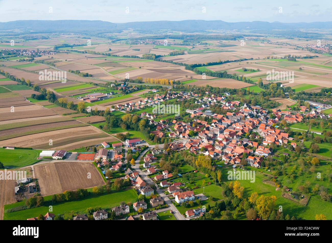 Frankreich, Bas Rhin (67), Dorf Hunspach, zum schönsten französischen Dorf gewählt (Luftaufnahme) Stockfoto