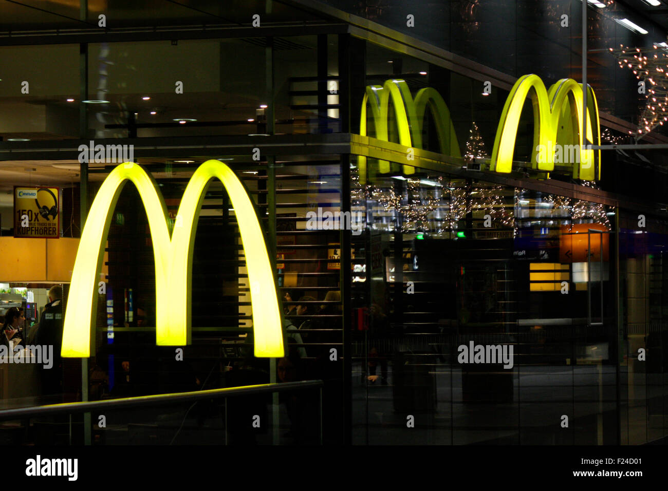 Markenname: "McDonalds", Dezember 2013, Berlin. Stockfoto