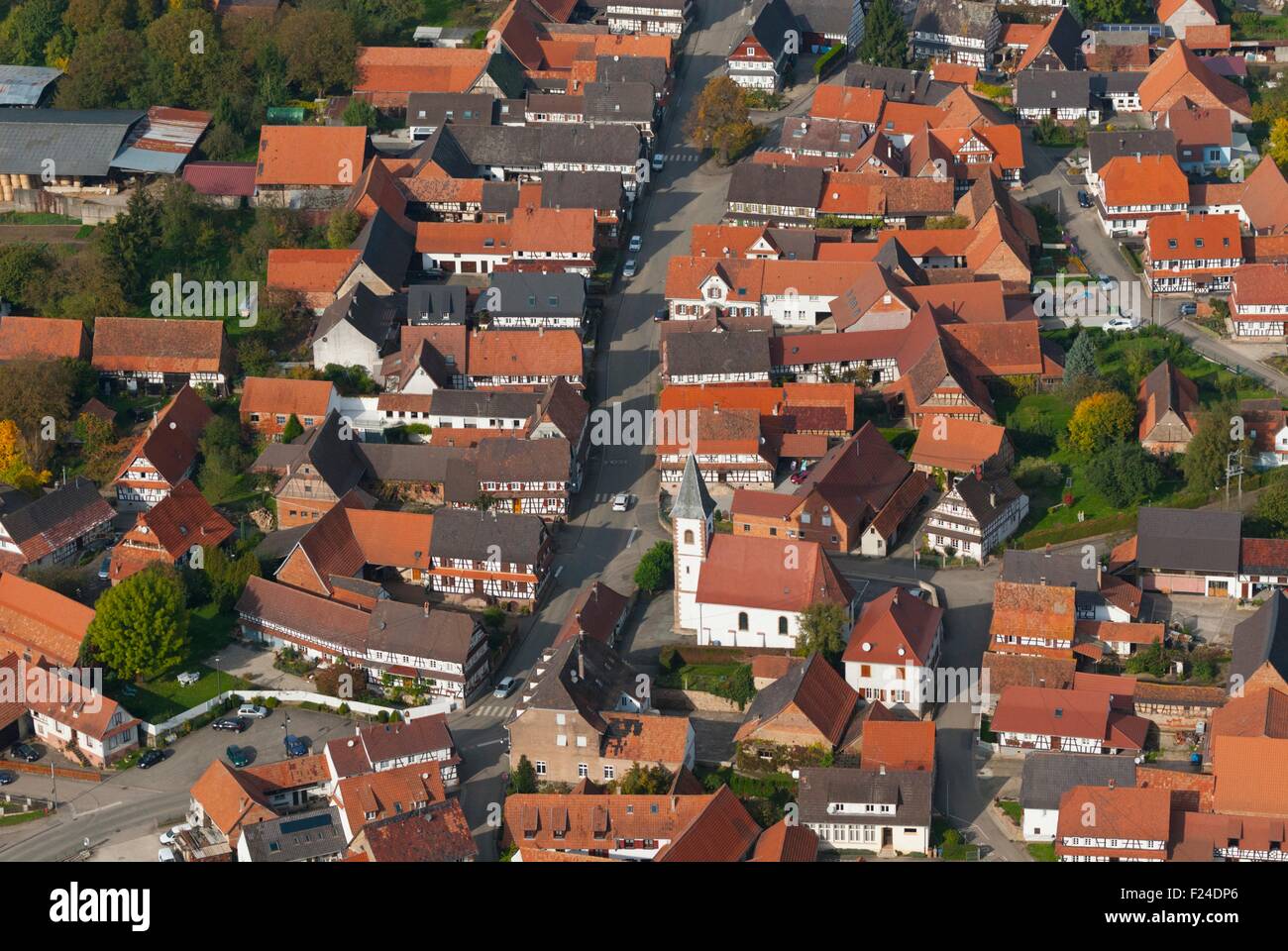 Frankreich, Bas Rhin (67), Dorf Hunspach, zum schönsten französischen Dorf gewählt (Luftaufnahme) Stockfoto