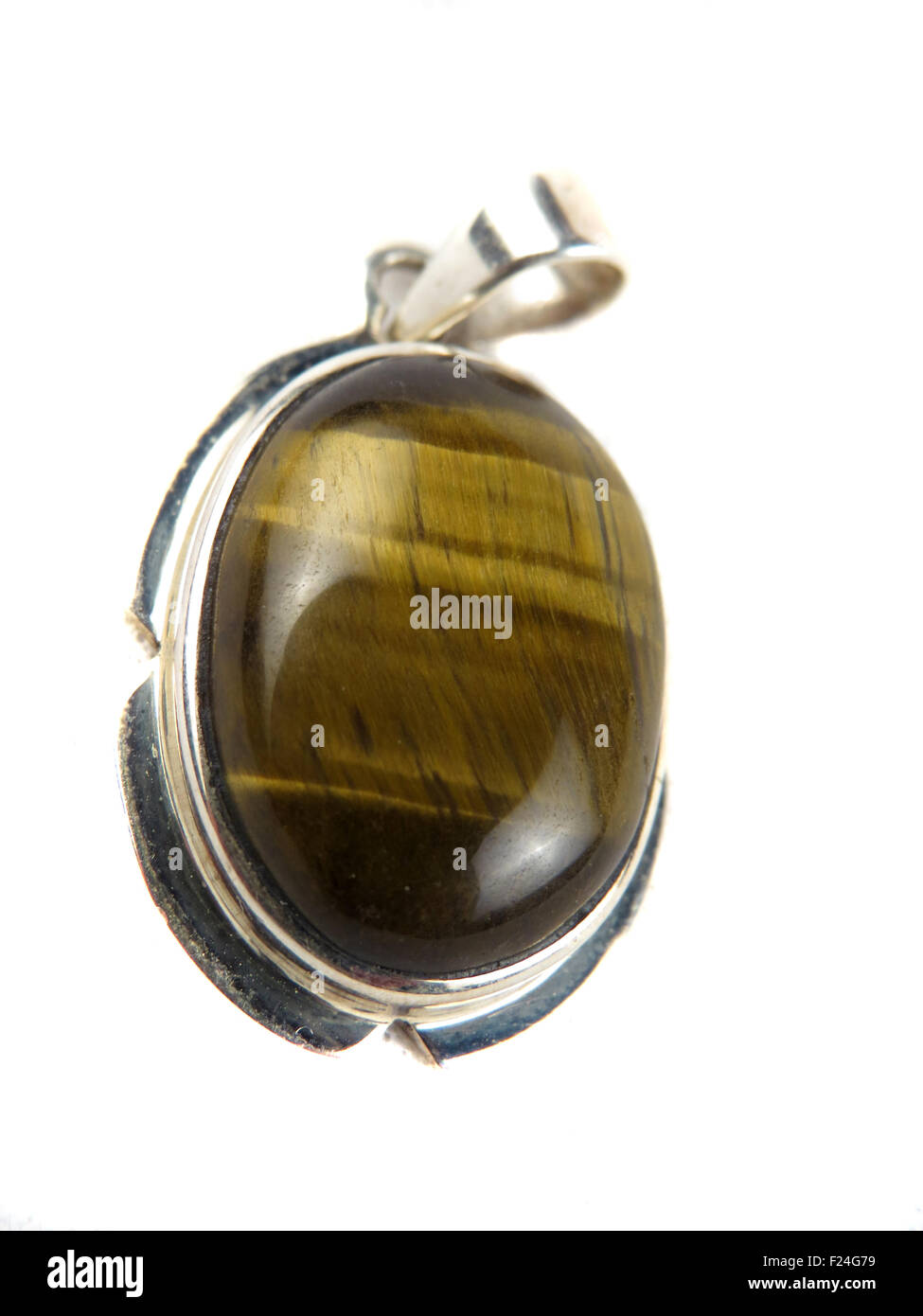 Silber Anhänger mit einem Semi Precious Stone genannt Tigerstone drin, isoliert auf weißem Studio-Hintergrund. Stockfoto