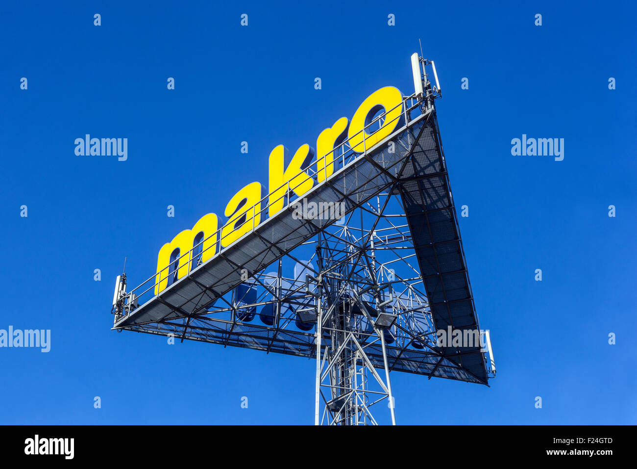 Makro, Werbung, Pylon, Schilder, Werbung, Prag, Tschechische Republik Stockfoto