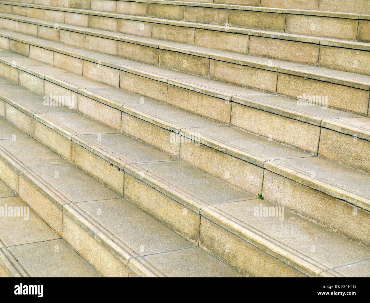 Dem Hintergrund der architektonischen Sicht von Schritten in einem diagonalen Muster Stockfoto