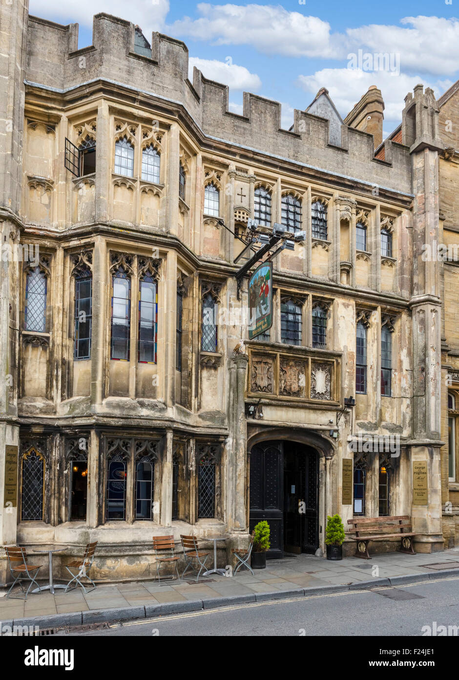 George und Pilger Hotel auf der High Street, aus der Mitte 15.Jh., Glastonbury, Somerset, England, UK Stockfoto