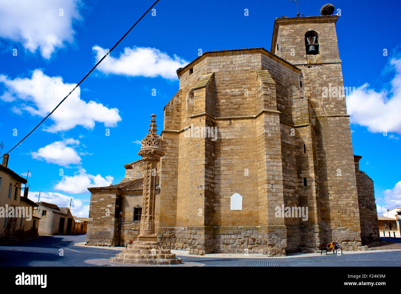 Ansicht der Kirche von Santa Maria, Boadilla del Camino - Spanien Stockfoto