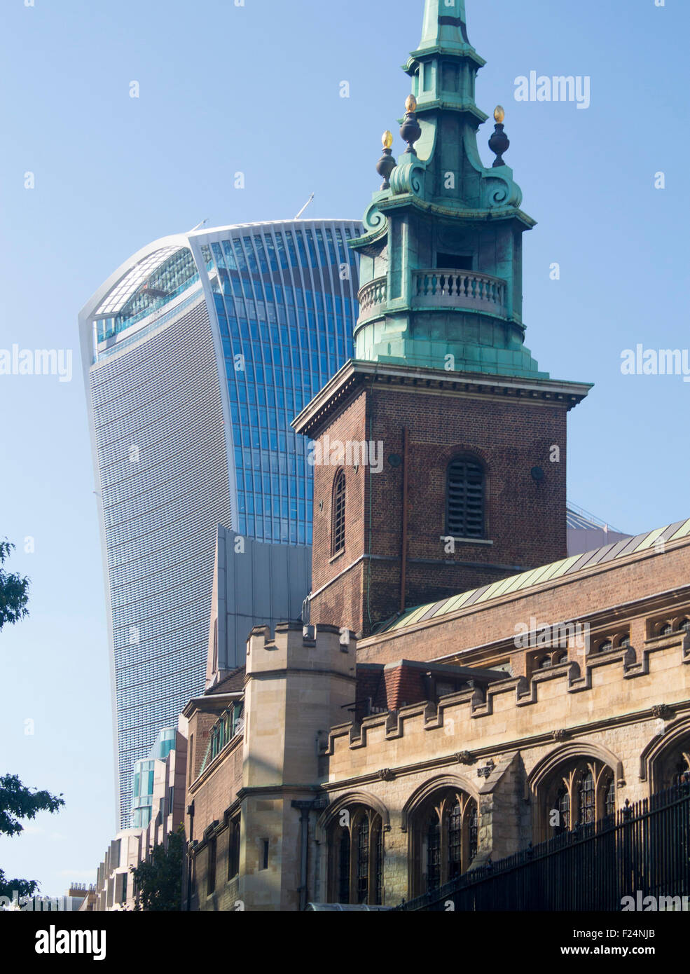 All Hallows vom Turm Kirche und Walkie Talkie Wolkenkratzer City of London England UK Stockfoto