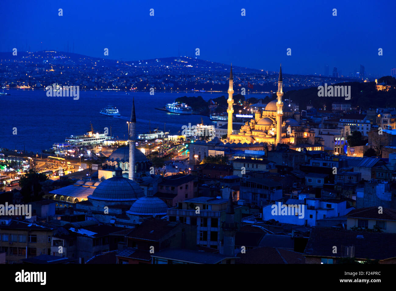 Istanbul bei Nacht Stockfoto