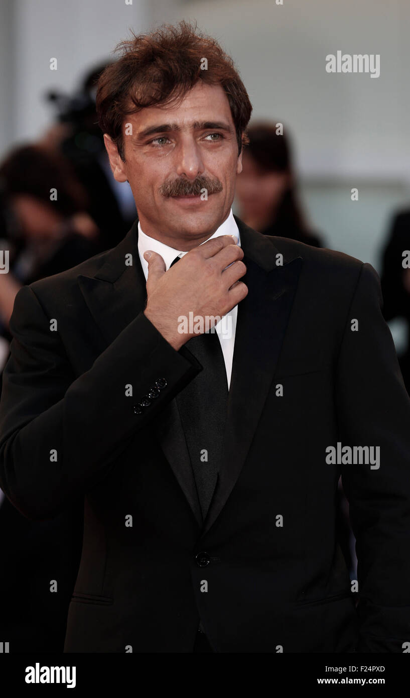 (150911)--Venedig, 11. September 2015 (Xinhua)--Adriano Giannini besucht eine Premiere für "Pro Amor Vostro" am 72. Filmfestival von Venedig auf der Insel Lido in Venedig, Italien, 11. September 2015. (Xinhua / Ye Pingfan) Stockfoto
