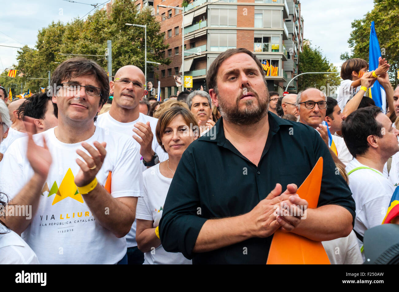 Barcelona, Katalonien, Spanien. 11. September, 2015. Die Kandidaten Junts Pel ja, Oriol Junqueras, Raul Romeva und Carme Forcadell, während die über Lliure in die katalanische Republik, Unabhängigkeit Mobilisierung, organisiert von der nationalen Assemblea Katalanisch und kulturelle Omnium im nationalen Tag Katalonien. Die Unabhängigkeit Demonstration einberufen, Hunderttausende von Menschen in Barcelona Avenida Meridiana Credit: Cisco Pelay / Alamy Live News Stockfoto