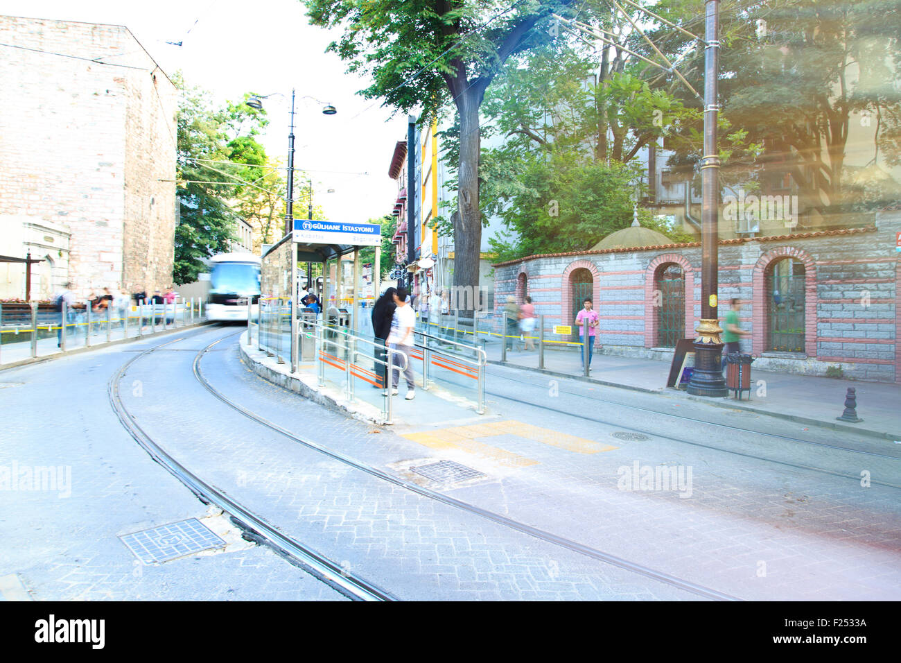 Den Straßenbahnschienen in Istanbul, Türkei Stockfoto