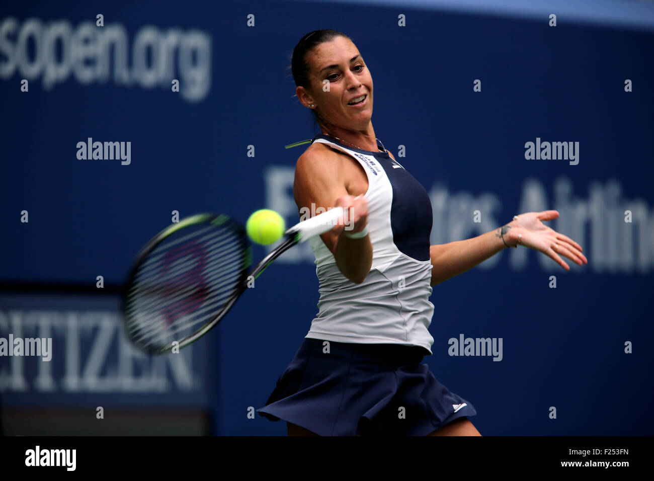 Flushing Meadows, New York, UK. 11. September, 2015. Flavia Penetta Italiens in Aktion gegen Simona Halep Rumäniens während ihr Halbfinale bei den US Open in Flushing Meadows, New York am 11. September 2015.  Penetta gewann das Spiel 6-1, 6-3. Bildnachweis: Adam Stoltman/Alamy Live-Nachrichten Stockfoto