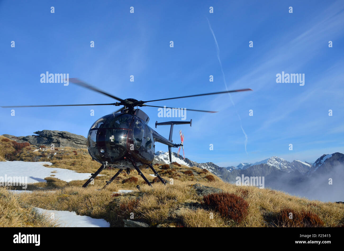 Ein Hubschrauber wartet auf Passagiere in den Südalpen von Neuseeland Stockfoto