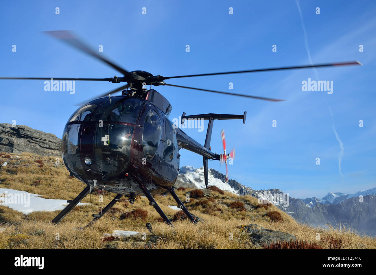 Ein Hubschrauber wartet auf Passagiere in den Südalpen von Neuseeland Stockfoto