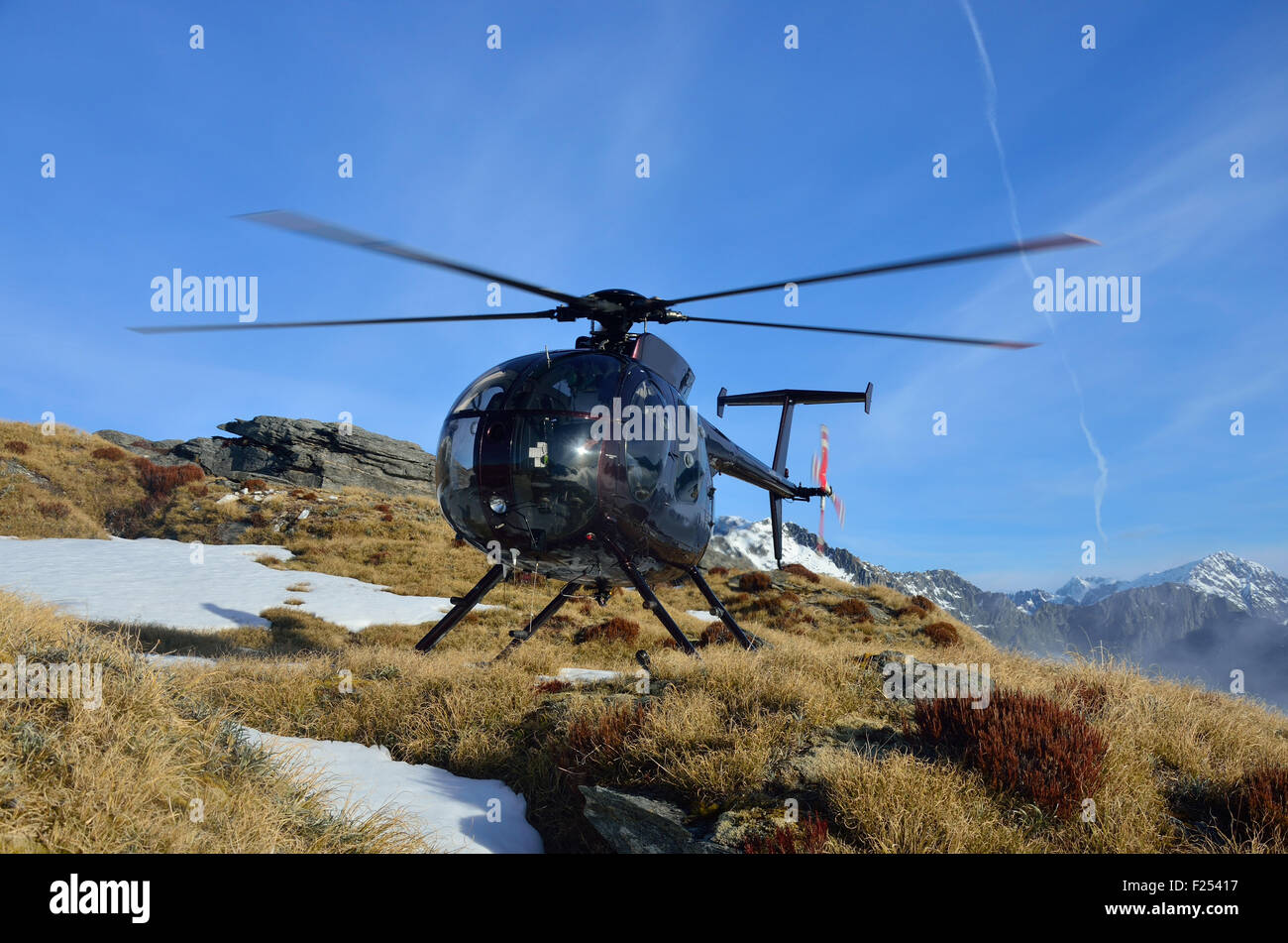 Ein Hubschrauber wartet auf Passagiere in den Südalpen von Neuseeland Stockfoto