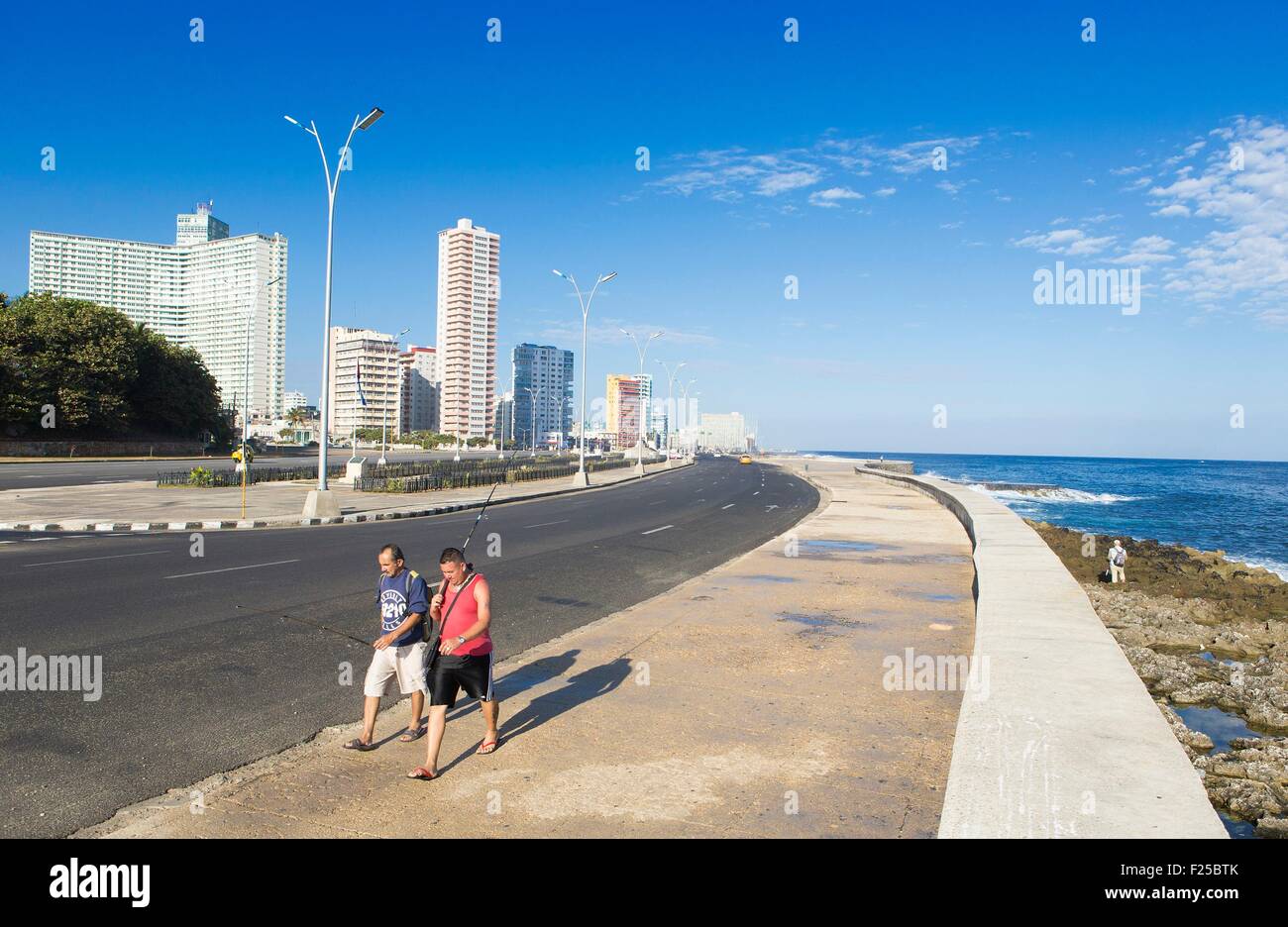 Kuba, Ciudad De La Habana Provinz, La Havanna, Vedado District, 50er Jahre Gebäude und Malecon Stockfoto