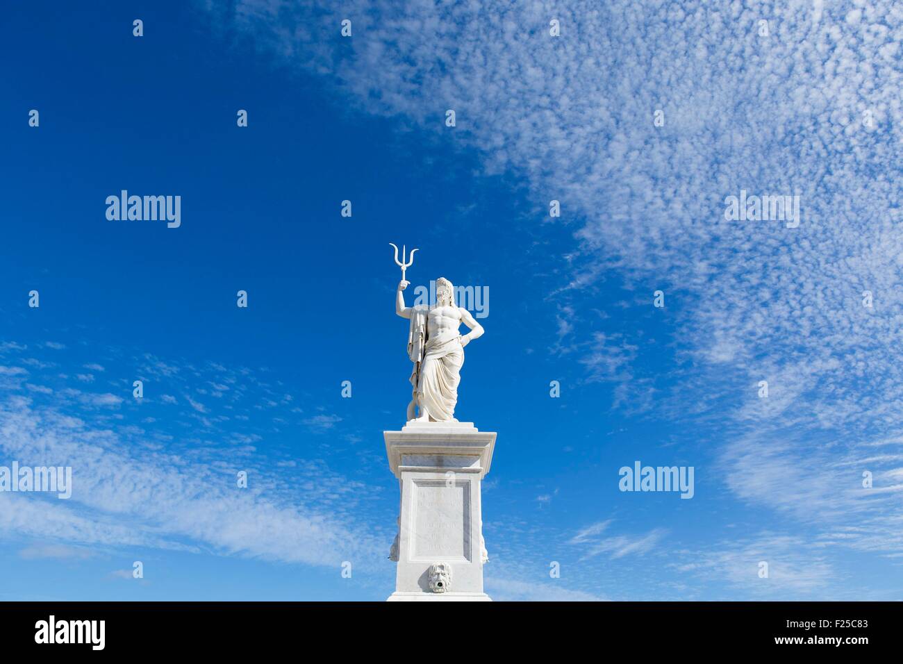 Kuba, Ciudad De La Habana Provinz, La Havanna, Statue des Neptun an der Bucht Stockfoto