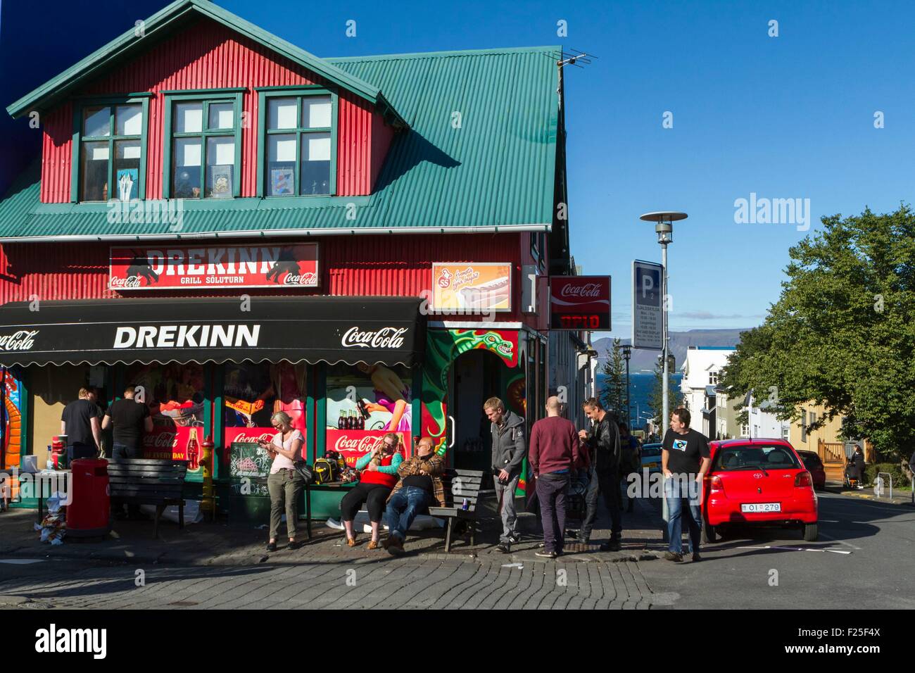 Island, Rekjavik, Islandiks hinter einer bunten Bar, Teh Drekkin Stockfoto