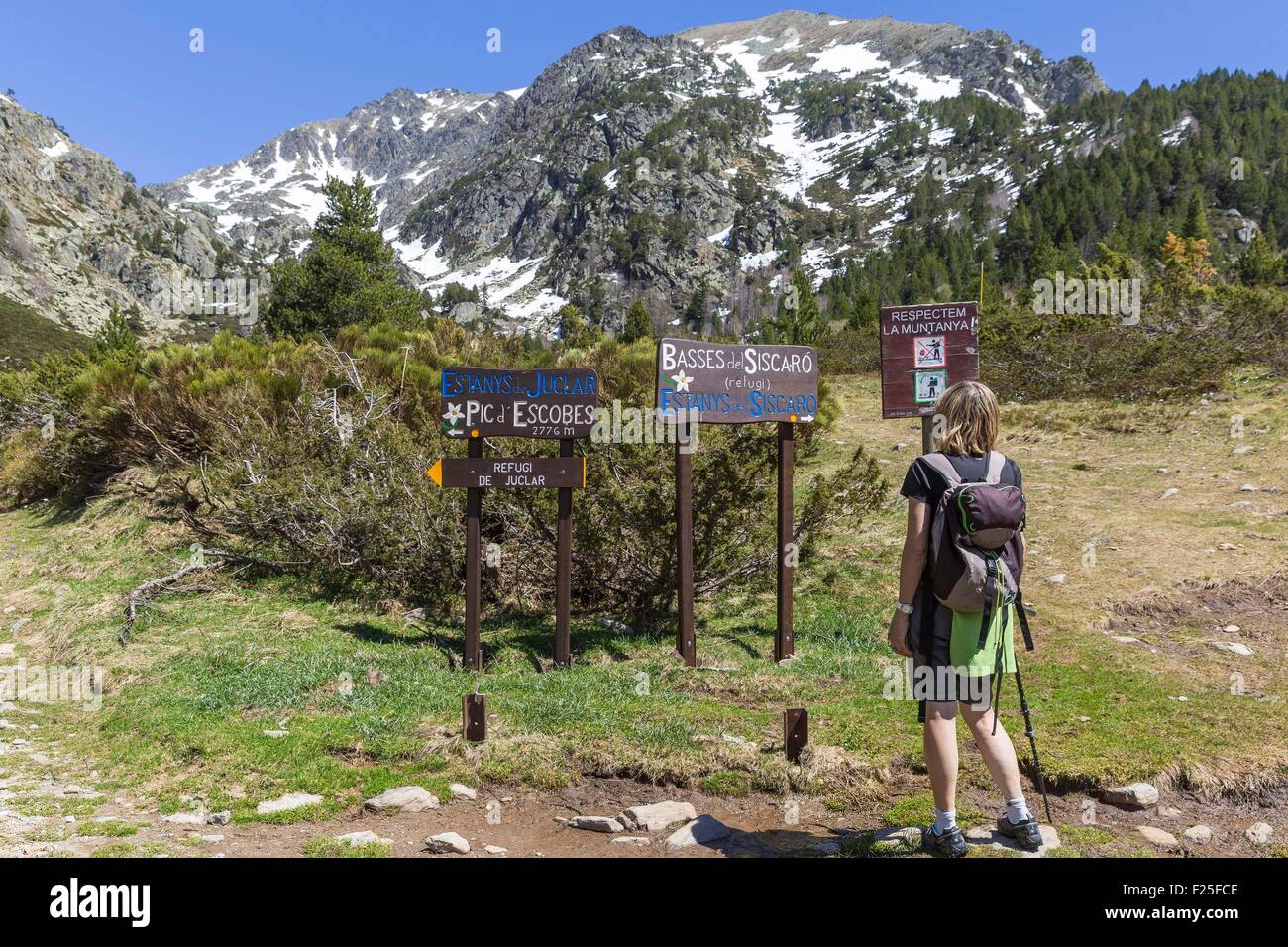 Andorra, Soldeu, Valira d ' Orient, Wanderer in Vall d'Incles zwischen Soldeu und El Tarter Stockfoto