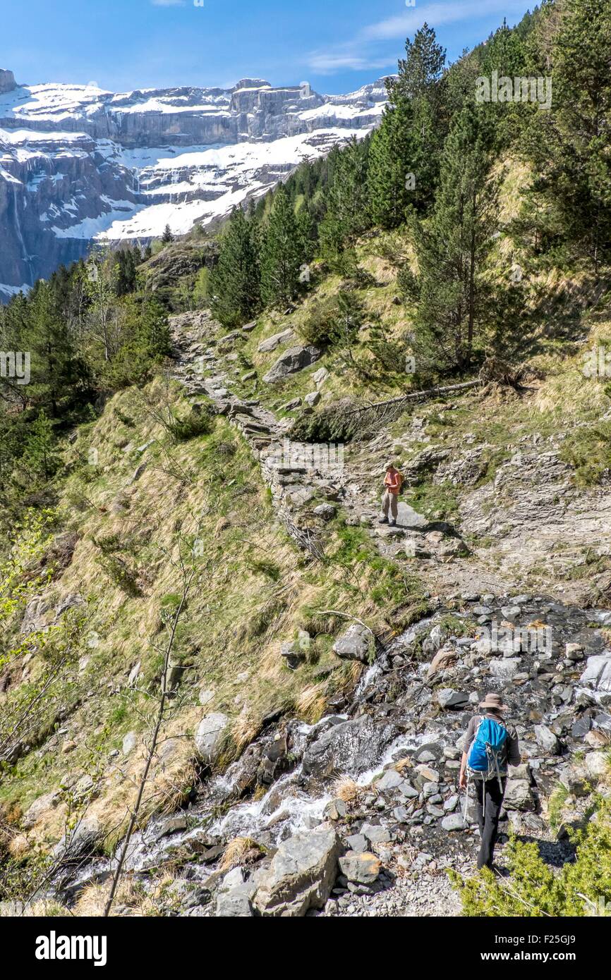 Frankreich, Hautes-Pyrenäen, Parc National des Pyrenäen (Pyrenäen-Nationalpark), Cirque de Gavarnie-Tal, Weltkulturerbe der UNESCO Stockfoto