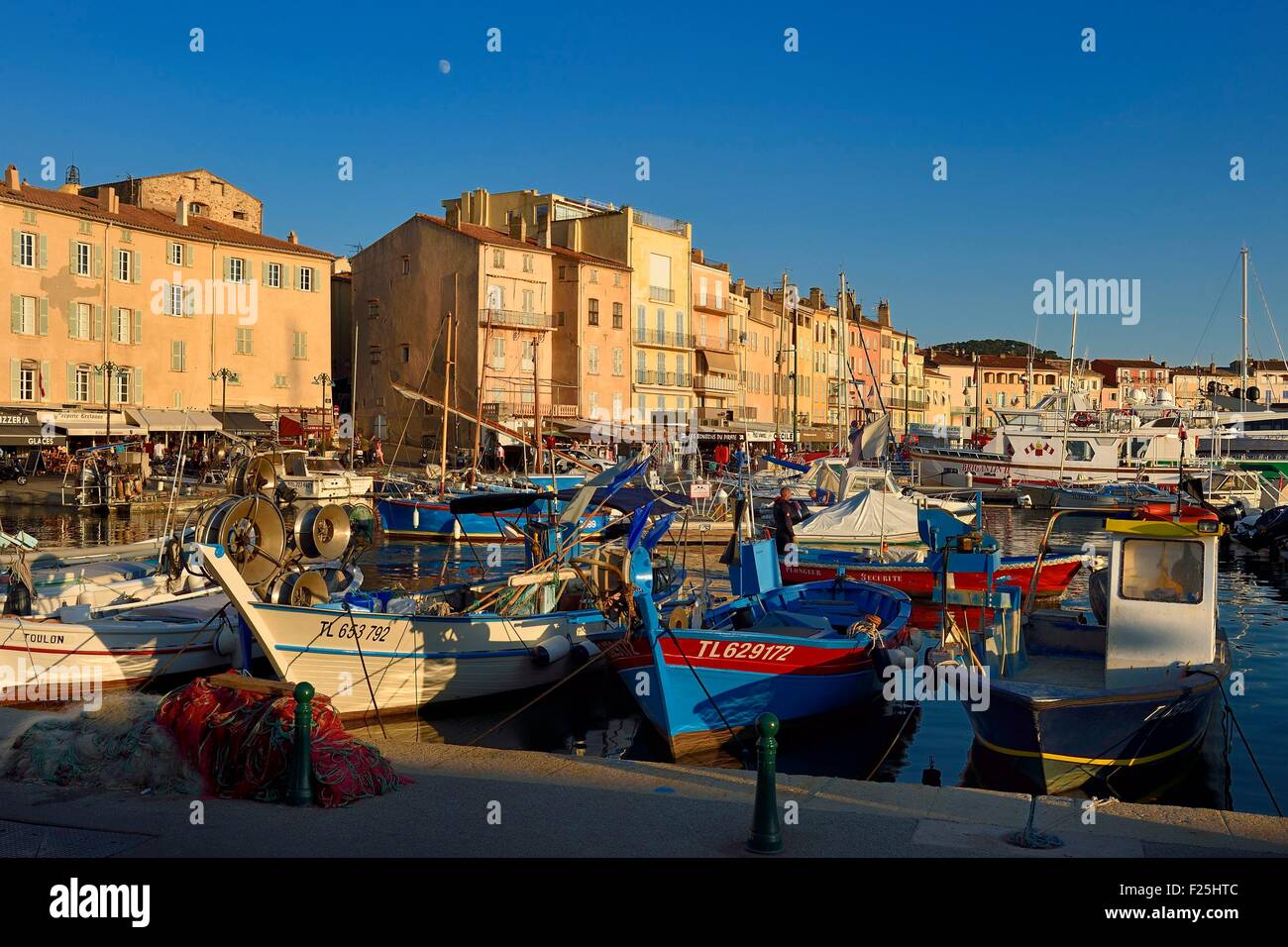 Frankreich, Var, Saint-Tropez, Pointus Boote (traditionelle mediterrane Boote) im Hafen Stockfoto