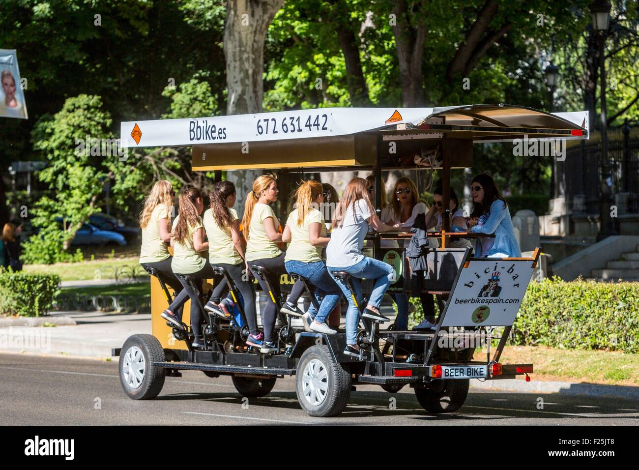 Spanien, Madrid, Bar Wohnwagen Förderung durch die Pedale Stockfoto
