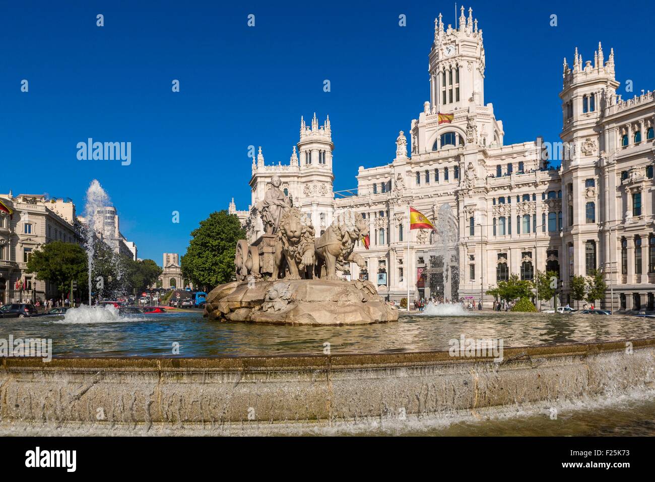 Spanien, Madrid, Plaza de Cibeles, der Fuente de Cibeles und das Palace of Communications (Palacio de Comunicaciones) am unteren Stockfoto