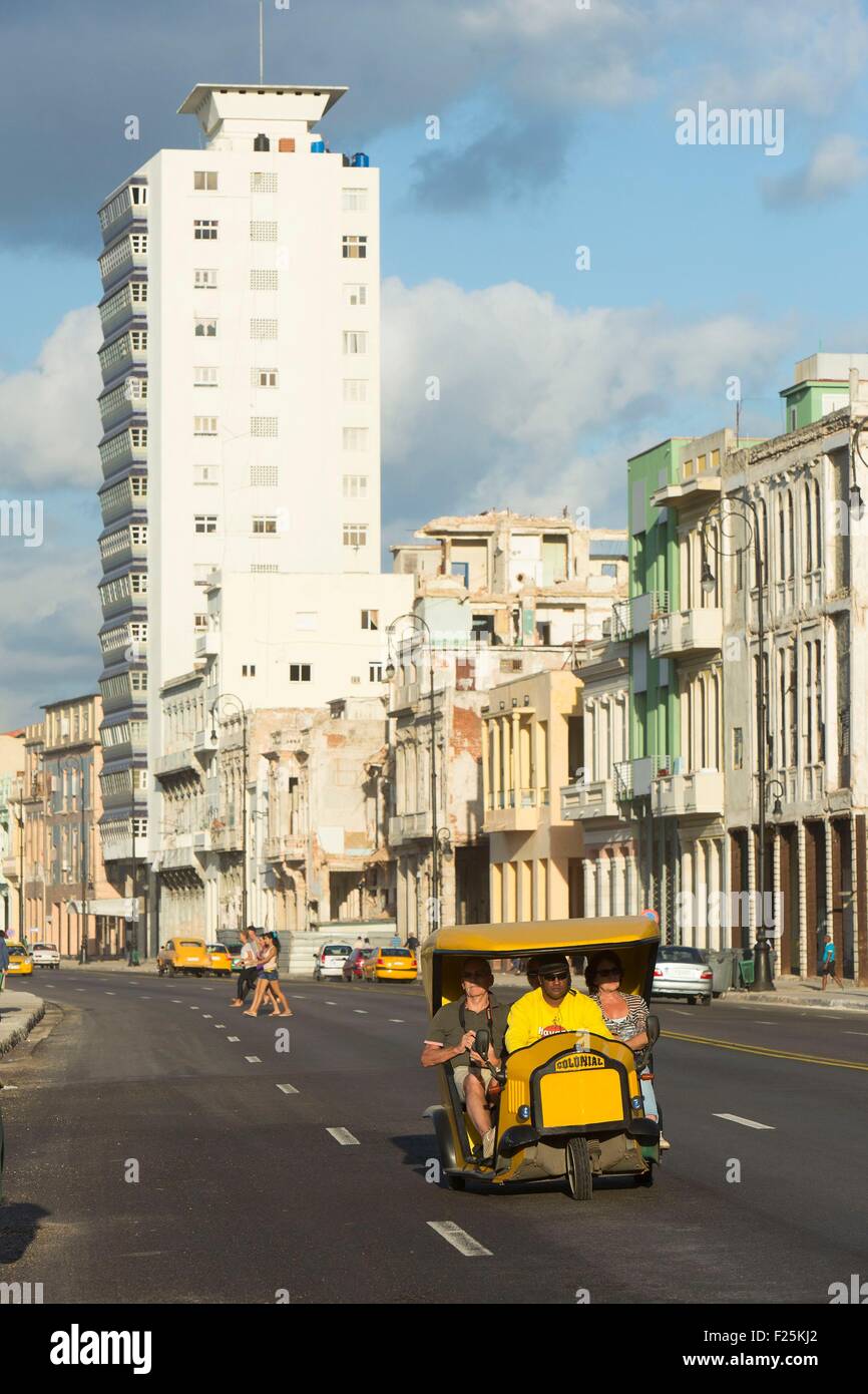 Kuba, Ciudad De La Habana Provinz, La Havanna, Coco Steuer auf dem Malecon Stockfoto