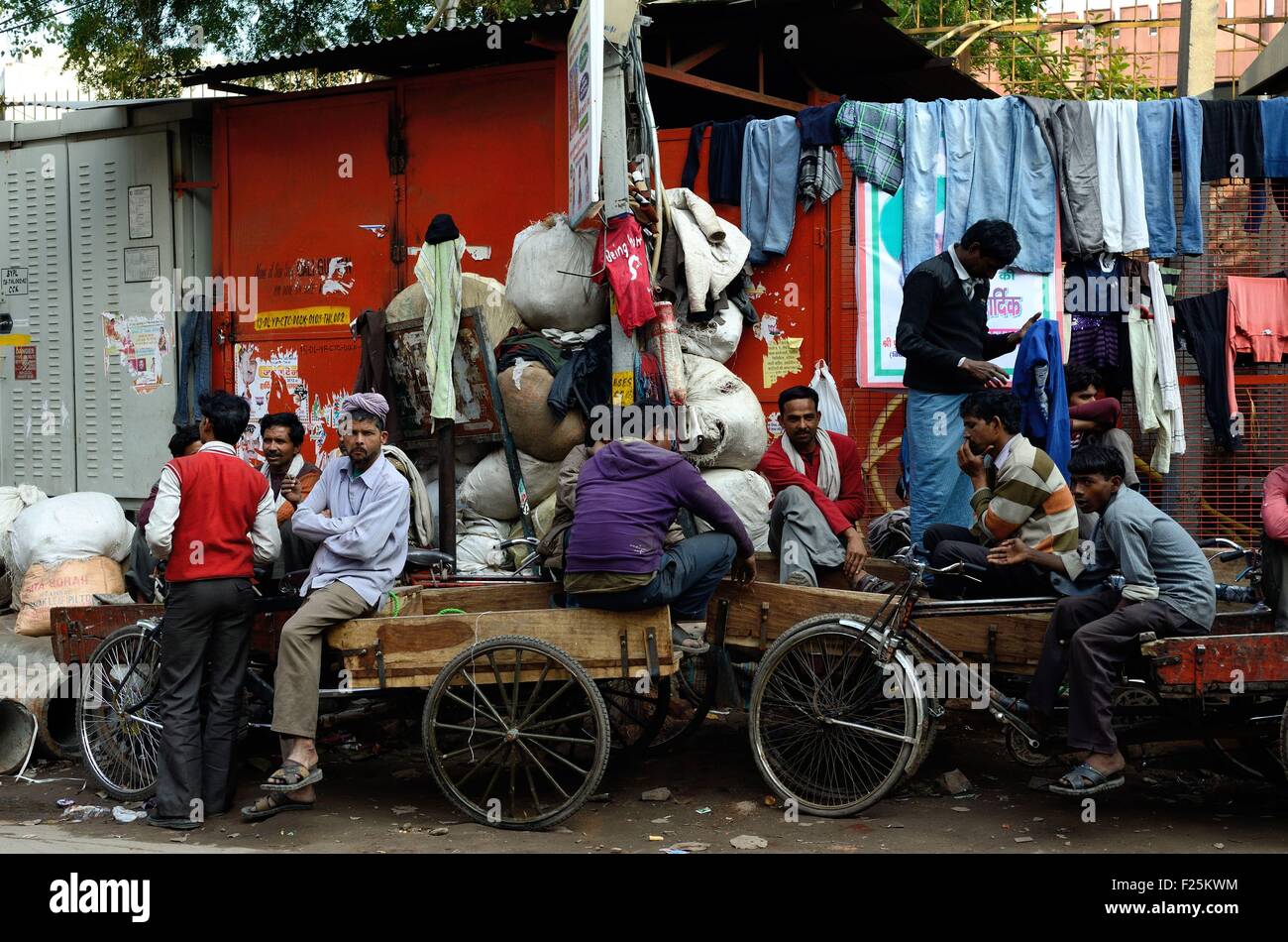 Indien, Delhi, Rikschafahrer wartet auf Kunden Stockfoto