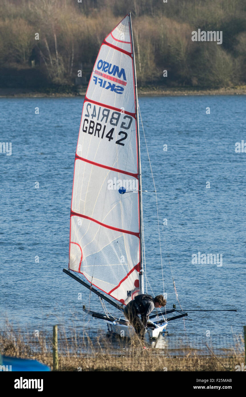 Segeln-Beiboot festgemacht wird Stockfoto