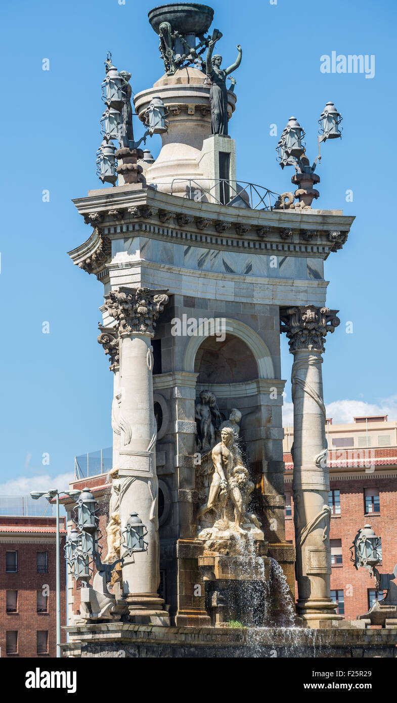 Brunnen in Spanien Square - Plaza de Espana, einer der wichtigsten Plätze in Barcelona, Spanien Stockfoto