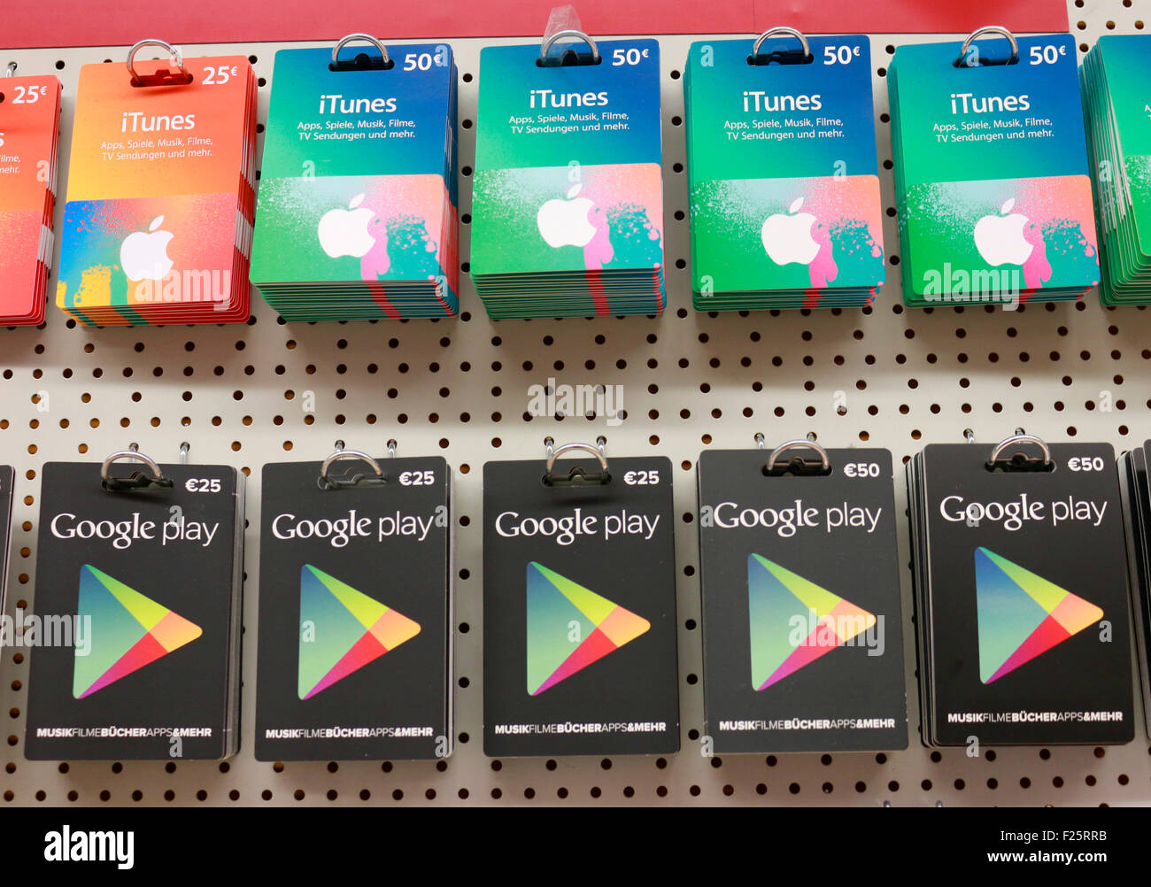 Markennamen: "iTunes" Und "Google Play", Berlin. Stockfoto