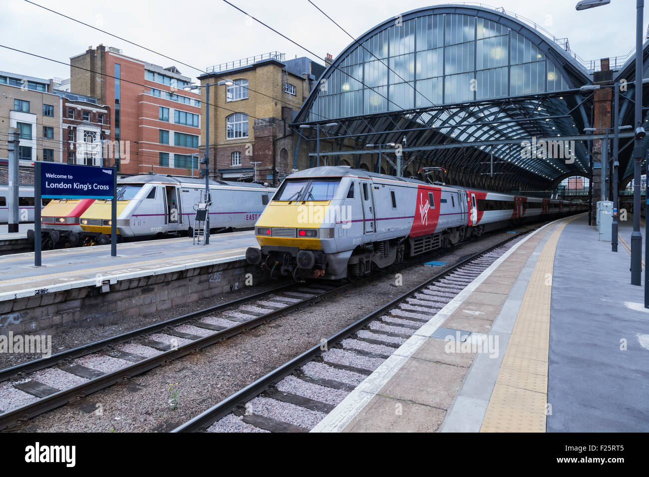 Unberührten Ostküste Hauptstrecke Züge warten aus London Kings Cross Stockfoto