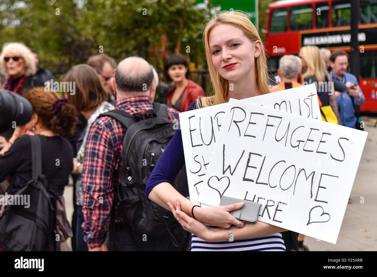 London, Großbritannien. 12. September 2015. Als Teil eines nationalen Tag der Aktion viele Tausende von Demonstranten März zur Unterstützung der Flüchtlinge. Credit: Gordon Scammell/Alamy leben Nachrichten Stockfoto