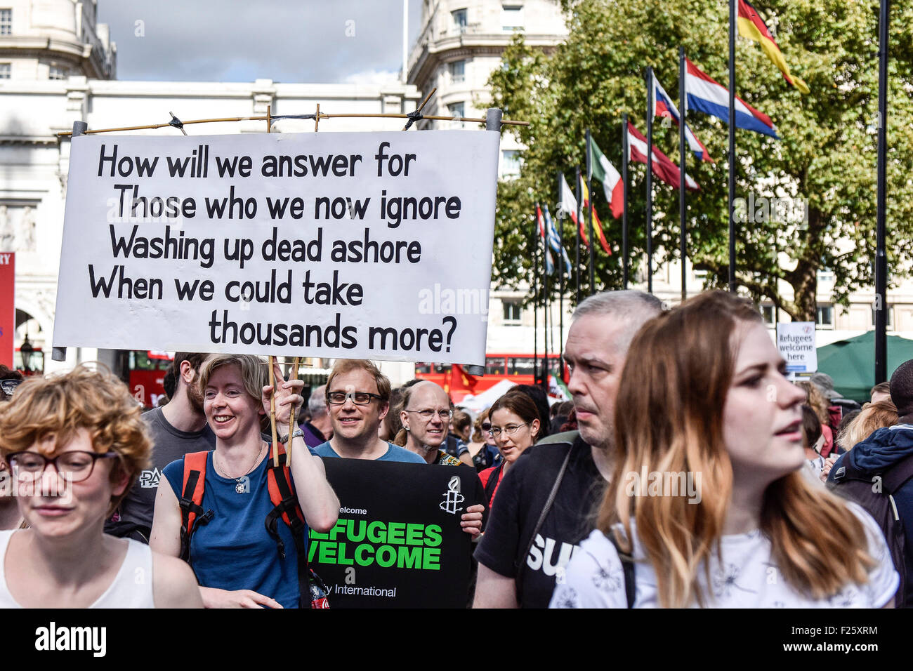 London, Großbritannien. 12. September 2015. Als Teil eines nationalen Tag der Aktion viele Tausende von Demonstranten März zur Unterstützung der Flüchtlinge. Credit: Gordon Scammell/Alamy leben Nachrichten Stockfoto