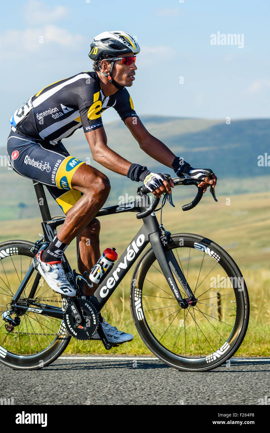 Daniel Teklehaimanot (Eritrea) MTN-Qhubeka in der Steigung von Hartside auf der 5. Etappe der Tour of Britain 2015 Stockfoto