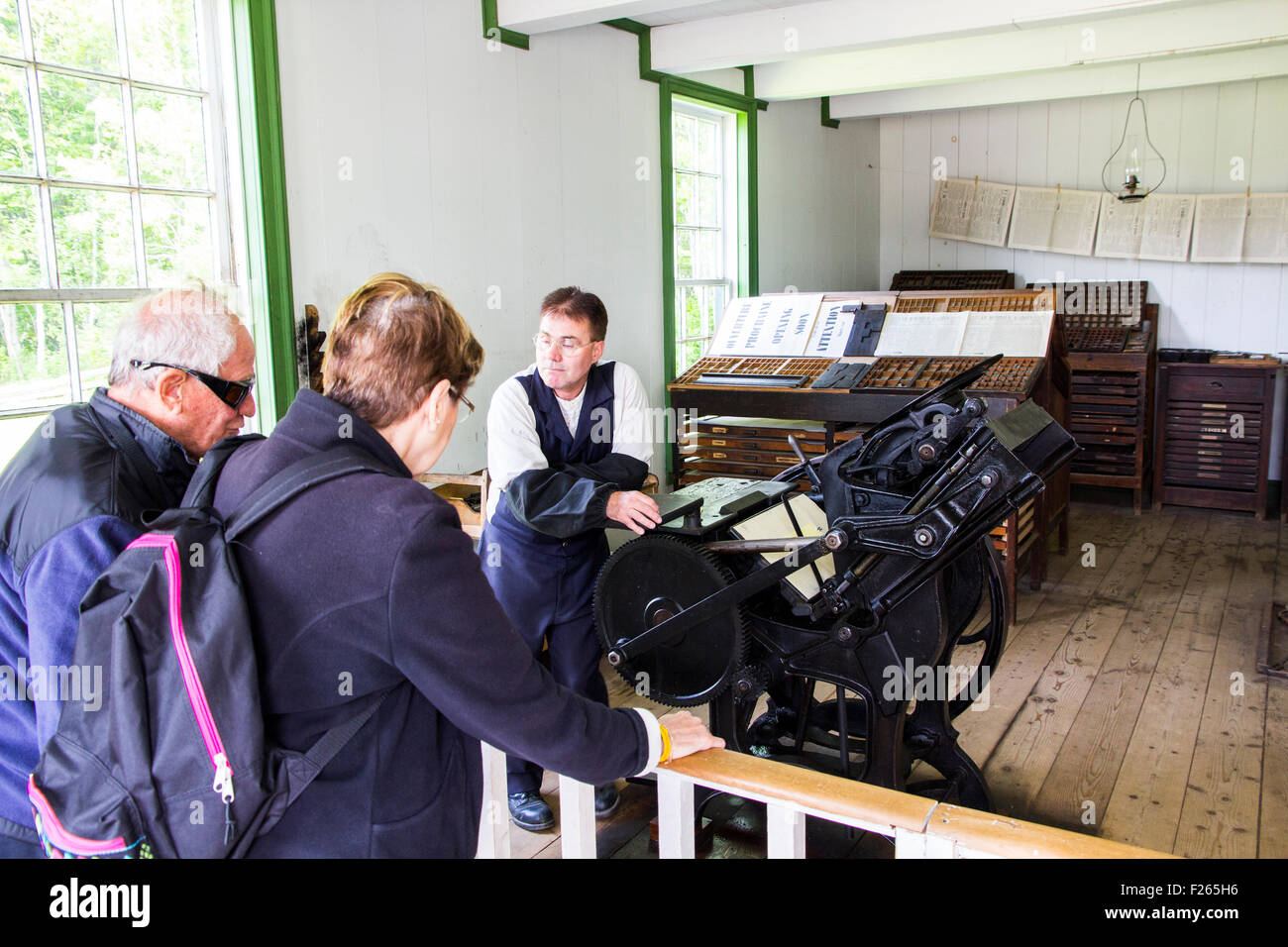 1880-Druck-Shop finden Sie eine alte Presse aus einer Parlee Zeitung am Village Historique Acadien in Caraquet, NB, Kanada Stockfoto