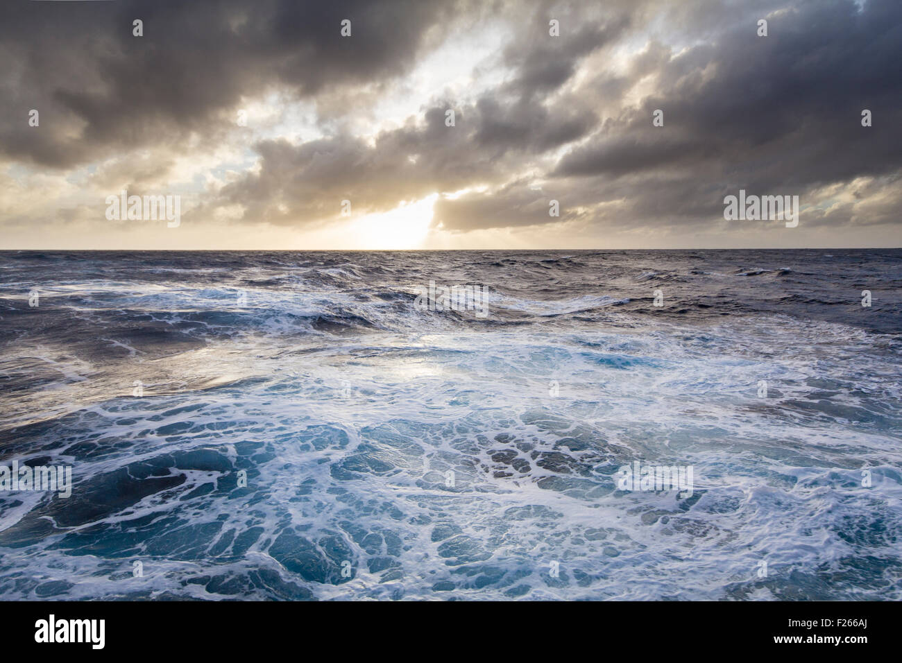 Stürmischer See im südlichen Ozean Stockfoto