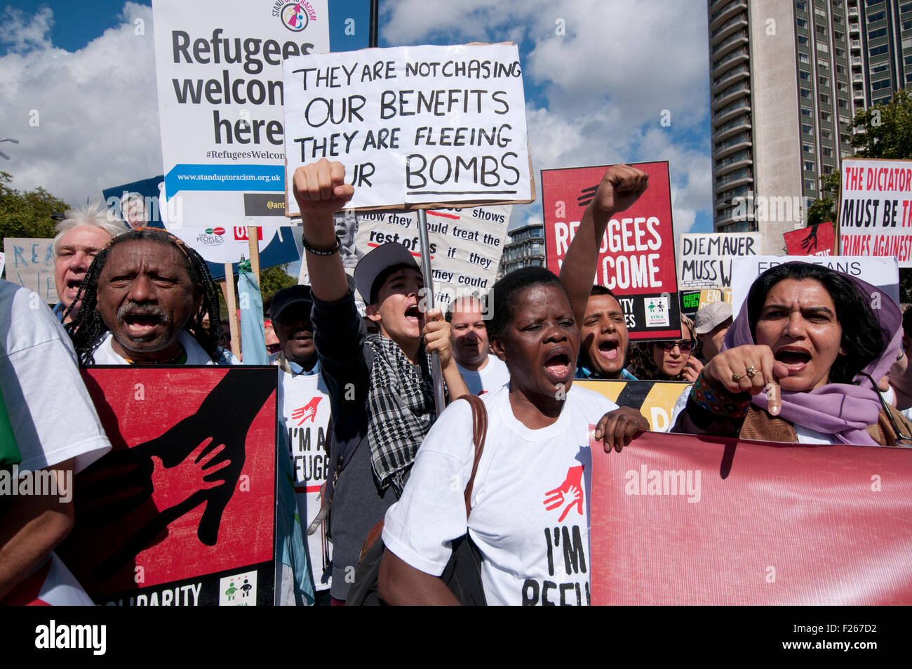London, UK. 12. Sep, 2015. Tausende marschieren durch die Straßen von London in Solidarität mit den Flüchtlingskrise Eintritt. Bildnachweis: Janine Wiedel Photolibrary/Alamy Live-Nachrichten Stockfoto