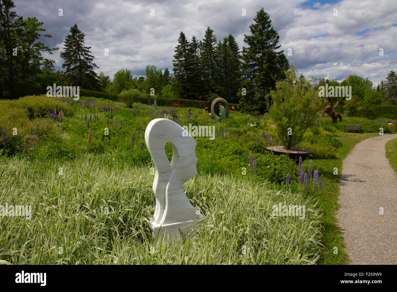 Den Namen eines Kanadas Top zehn öffentliche Gärten, hat Kingsbrae Garten Statuen in seinen 27 Hektar Pflanzen und Blumen angezeigt. Stockfoto