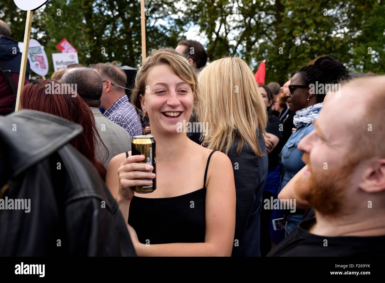 Hyde Park, London, UK, 12. September 2015. Unterstützer von Jeremy Corbyn feiert seinen Sieg in der arbeitsrechtlichen Führungwahl. Bildnachweis: David Isaacson/Alamy Live-Nachrichten Stockfoto